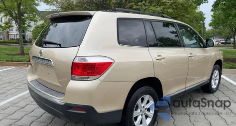 2011 Toyota Highlander Base z USA, uszkodzony, nr VIN 5TDZK3EH6BS044070
